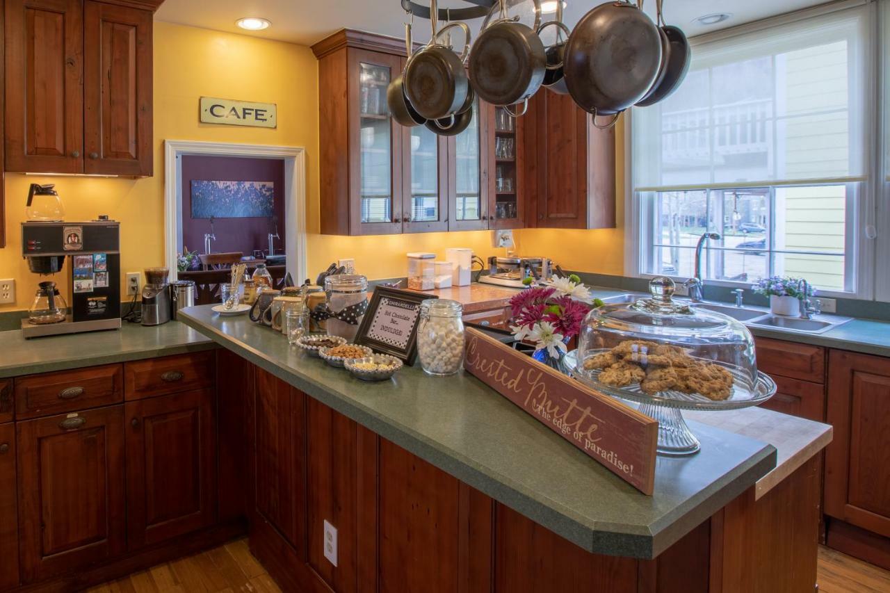 קרסטד באט Purple Mountain Bed & Breakfast & Spa מראה חיצוני תמונה